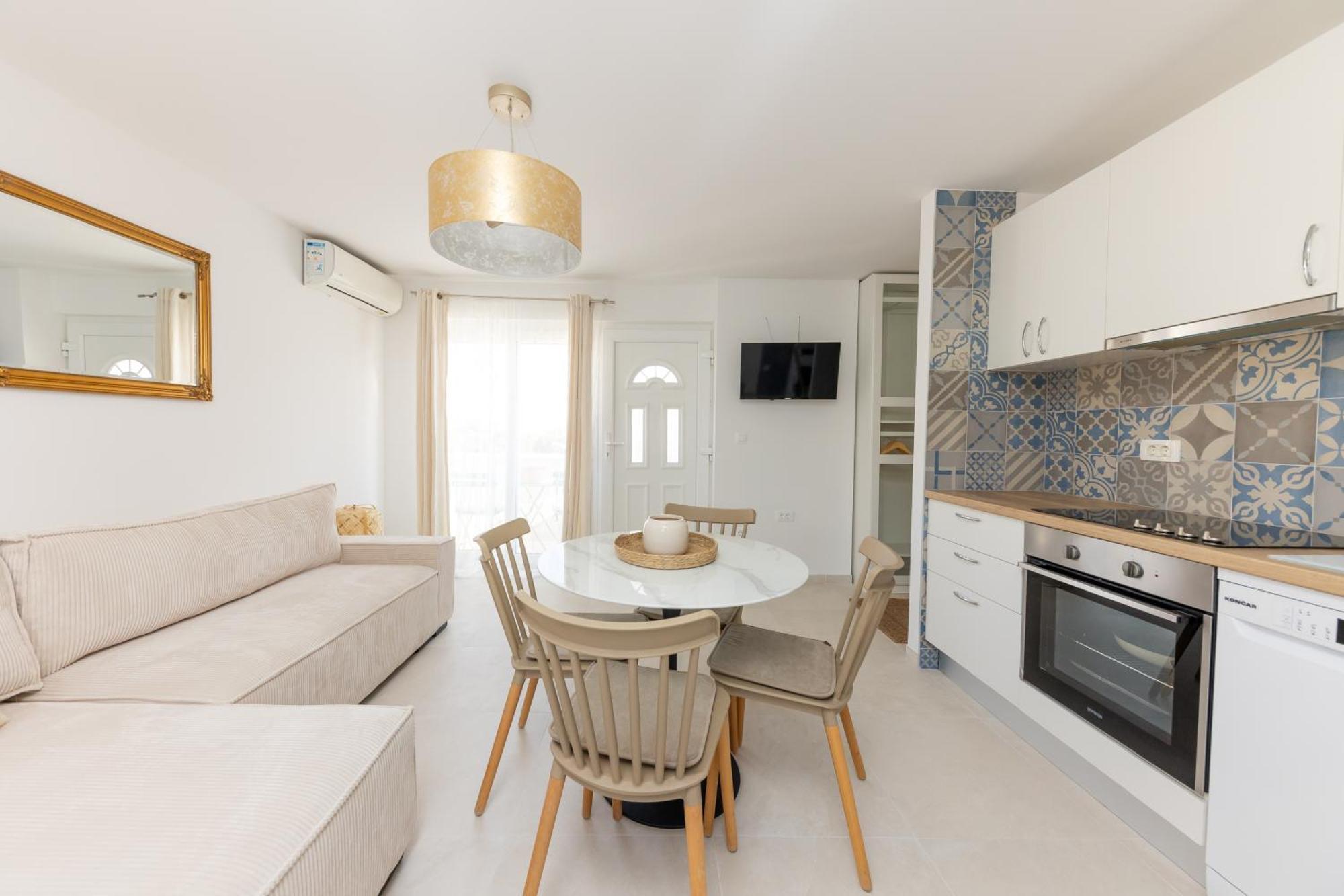 House Niko M With 6 Apartments 스플리트 외부 사진