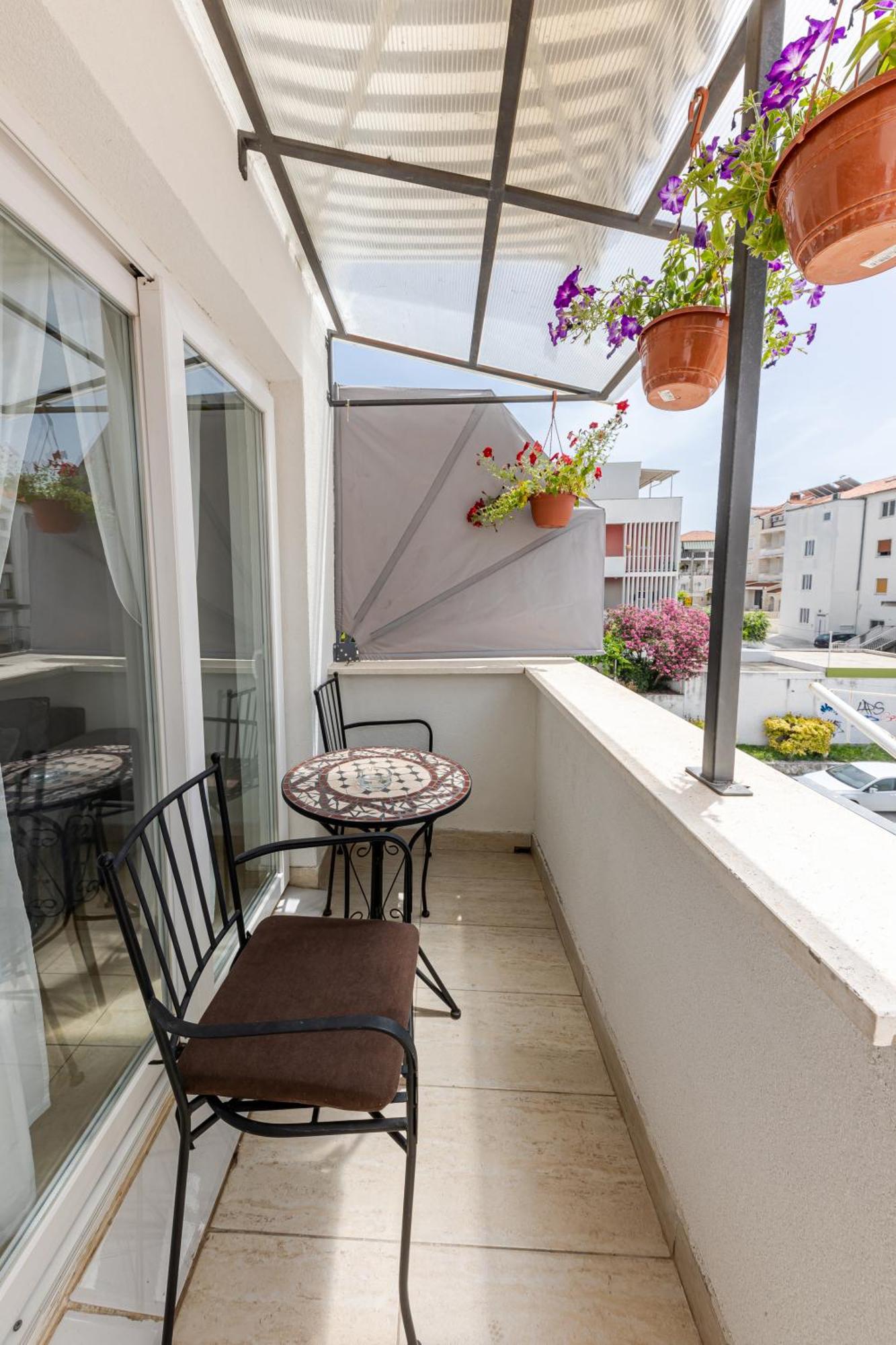 House Niko M With 6 Apartments 스플리트 외부 사진