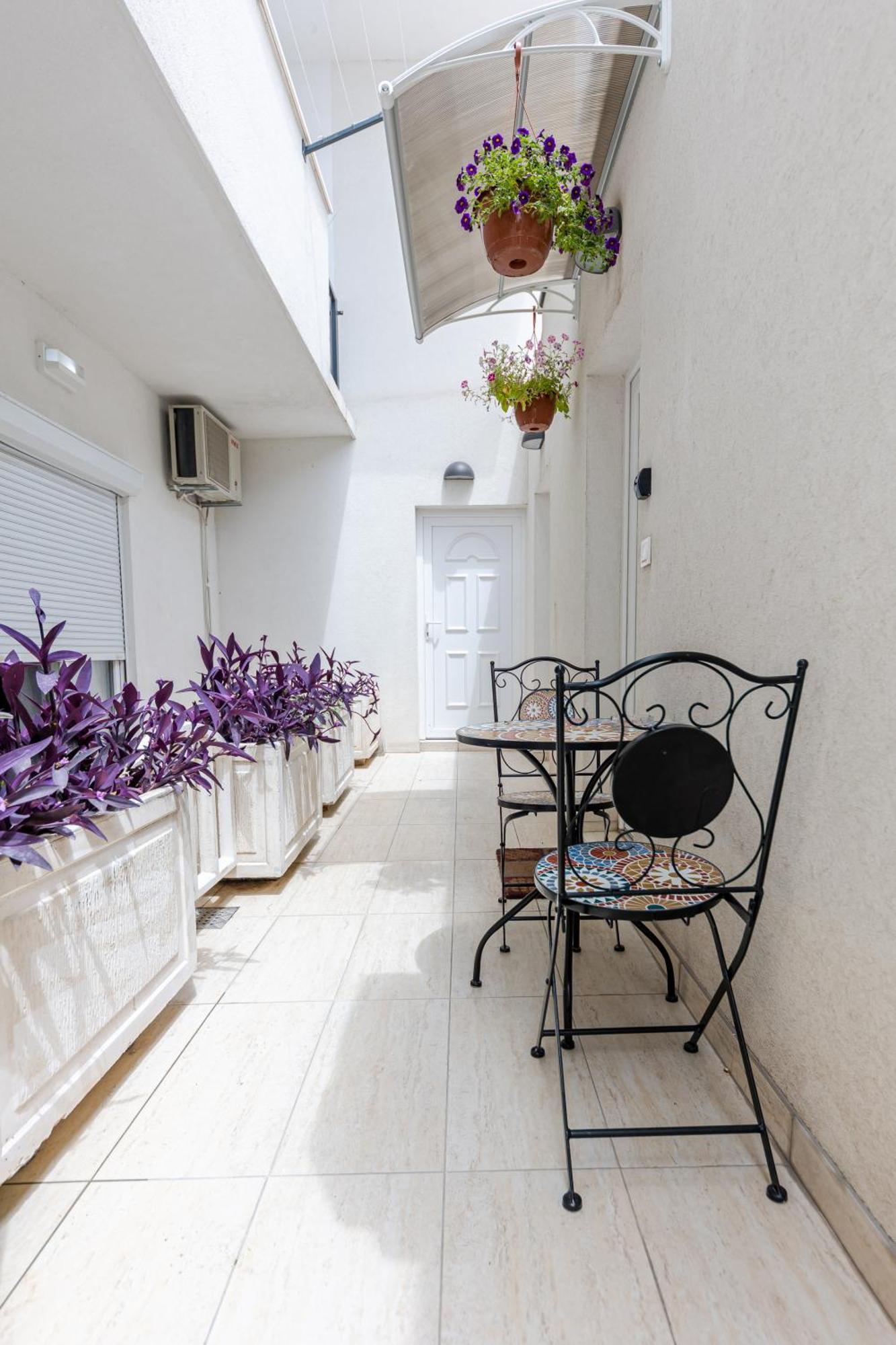 House Niko M With 6 Apartments 스플리트 외부 사진