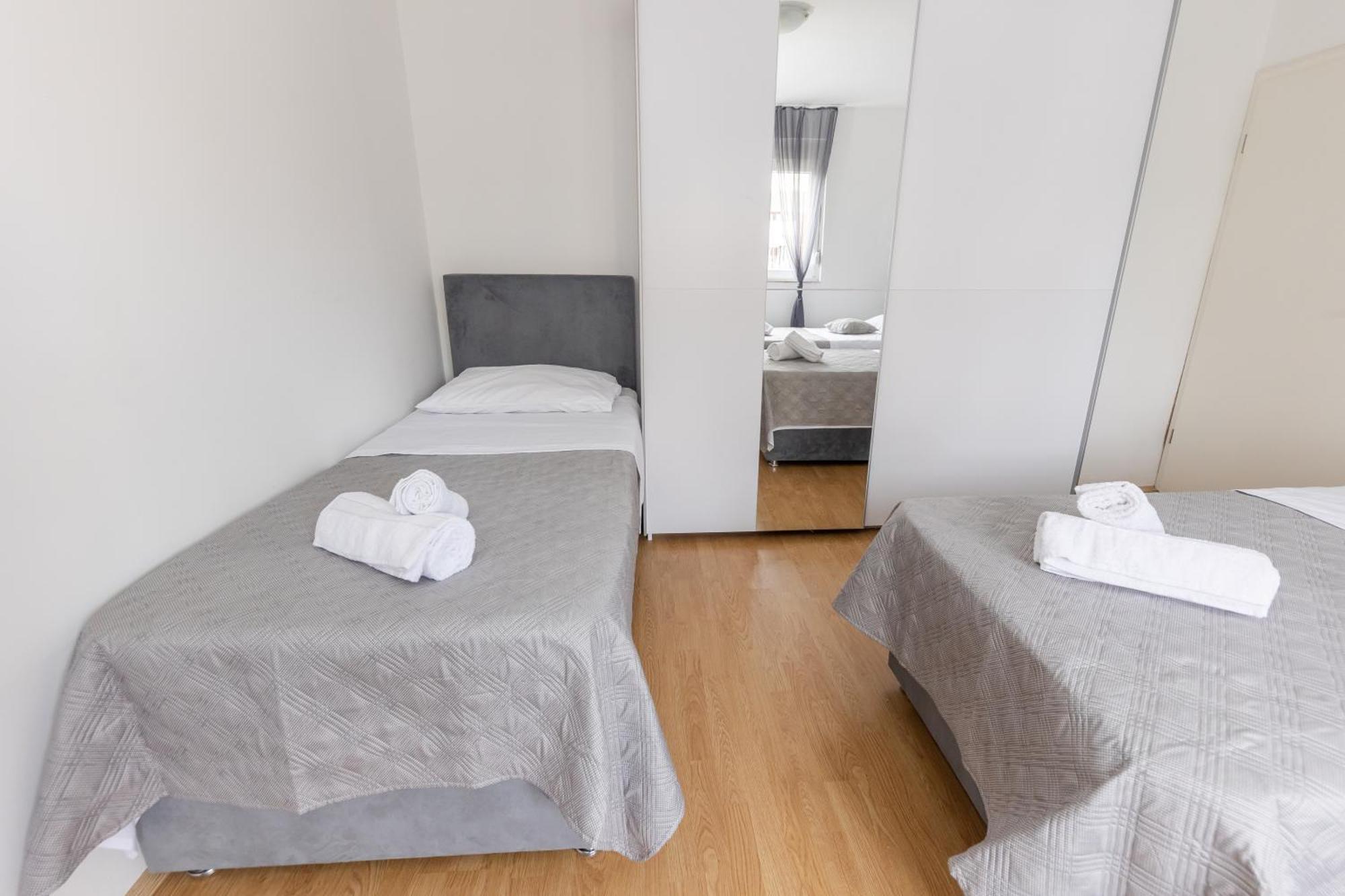 House Niko M With 6 Apartments 스플리트 외부 사진