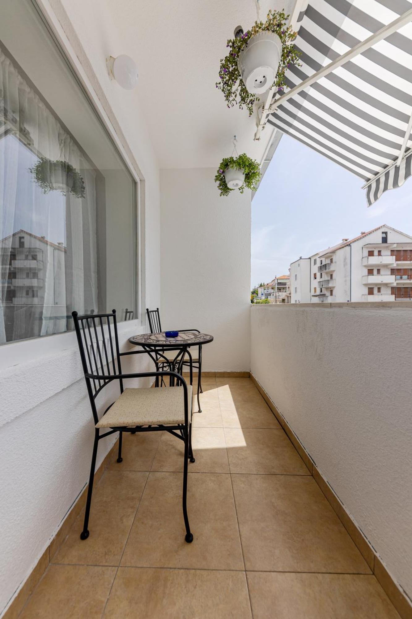 House Niko M With 6 Apartments 스플리트 외부 사진