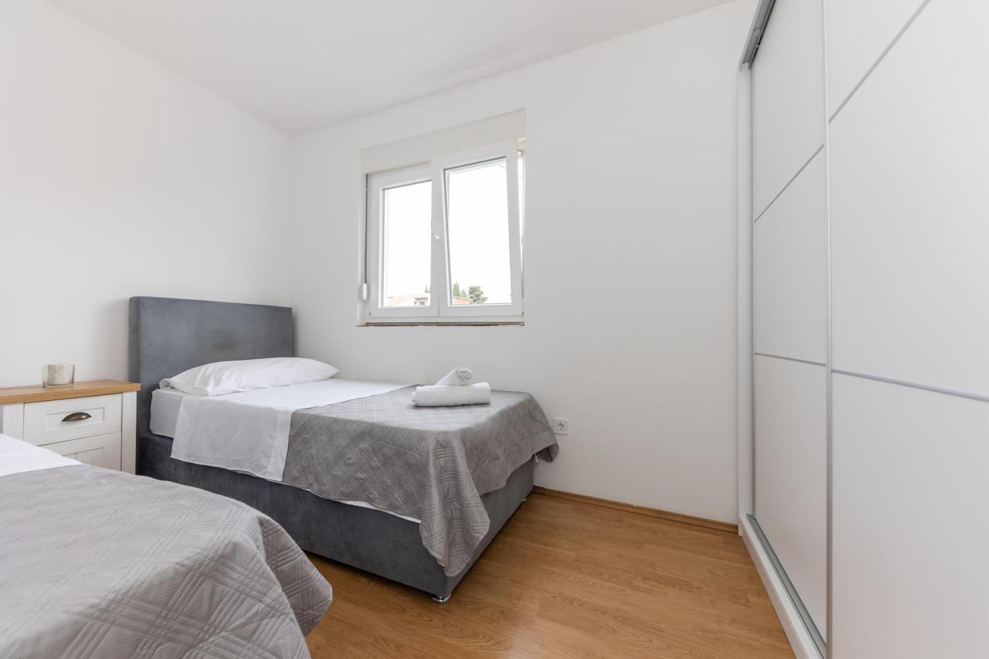 House Niko M With 6 Apartments 스플리트 외부 사진