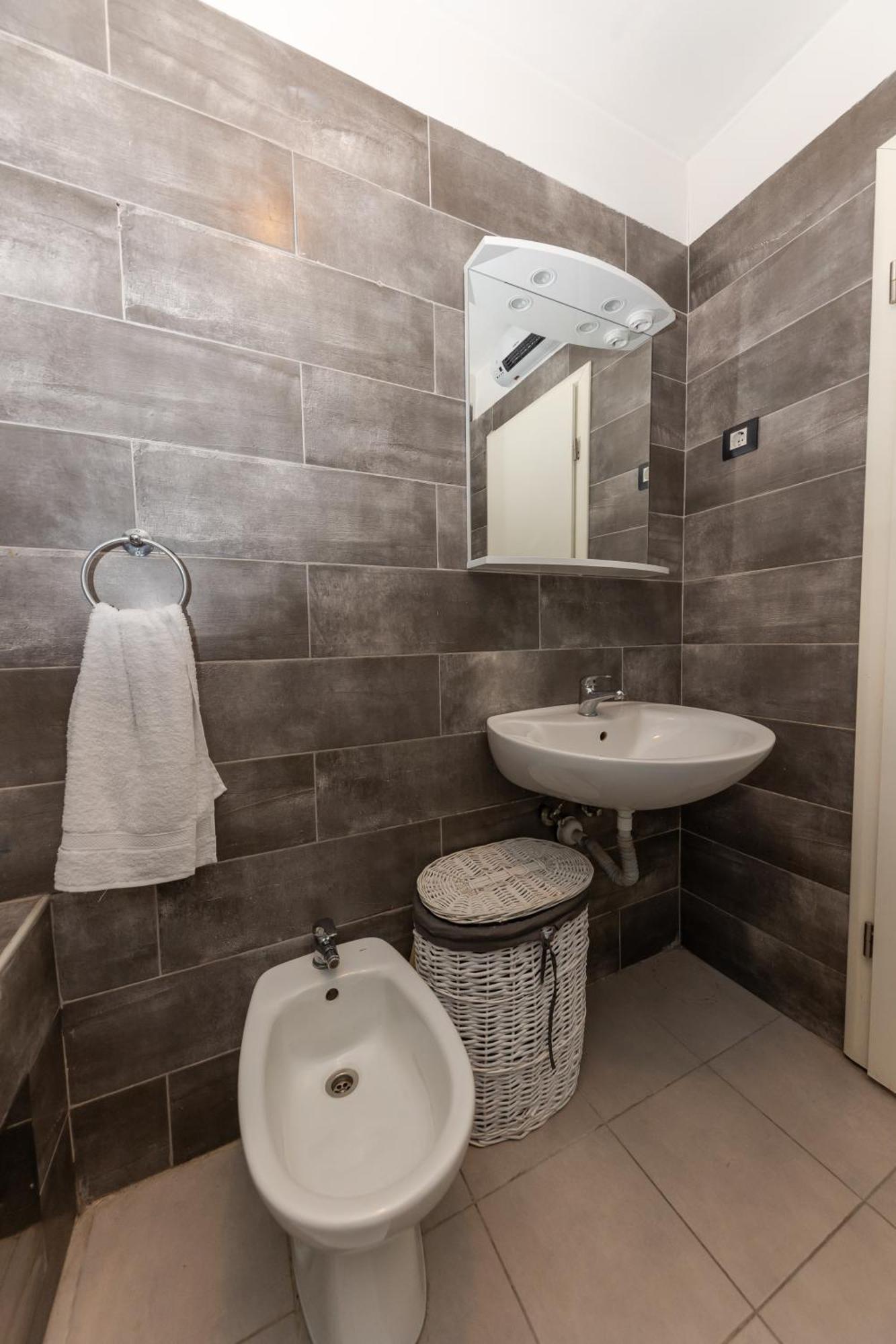 House Niko M With 6 Apartments 스플리트 외부 사진