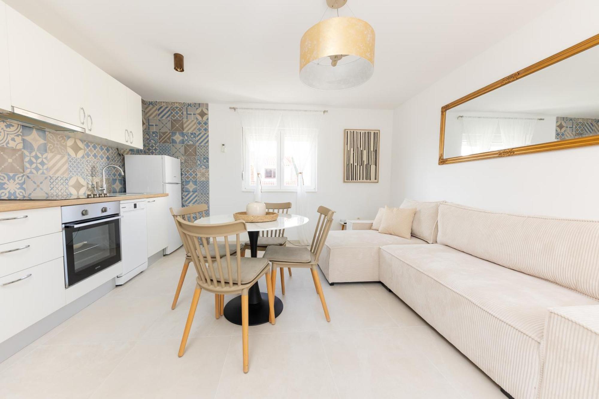 House Niko M With 6 Apartments 스플리트 외부 사진