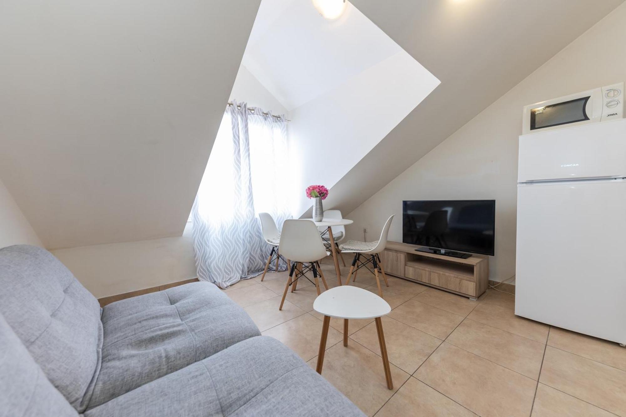 House Niko M With 6 Apartments 스플리트 외부 사진
