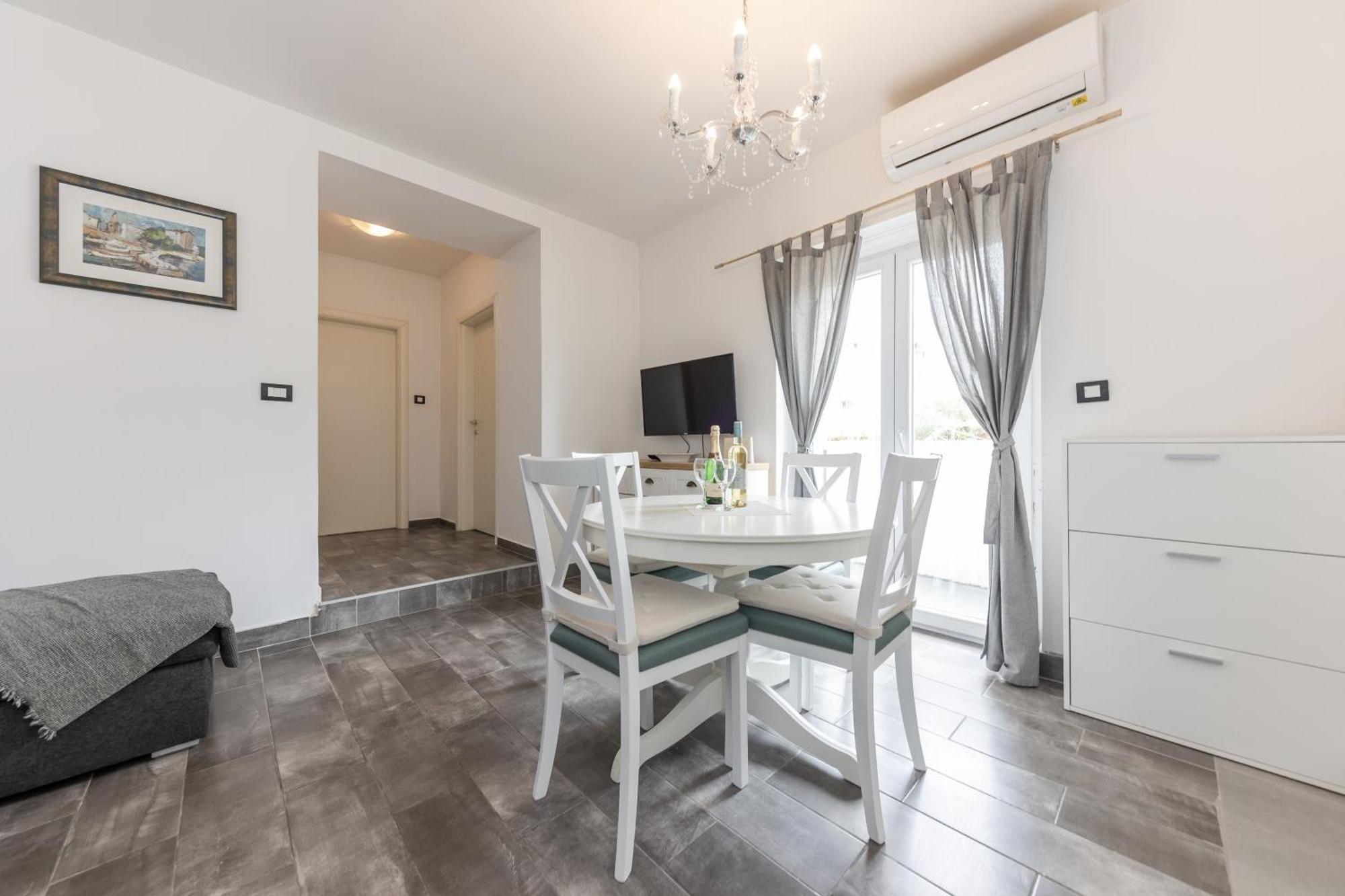 House Niko M With 6 Apartments 스플리트 외부 사진