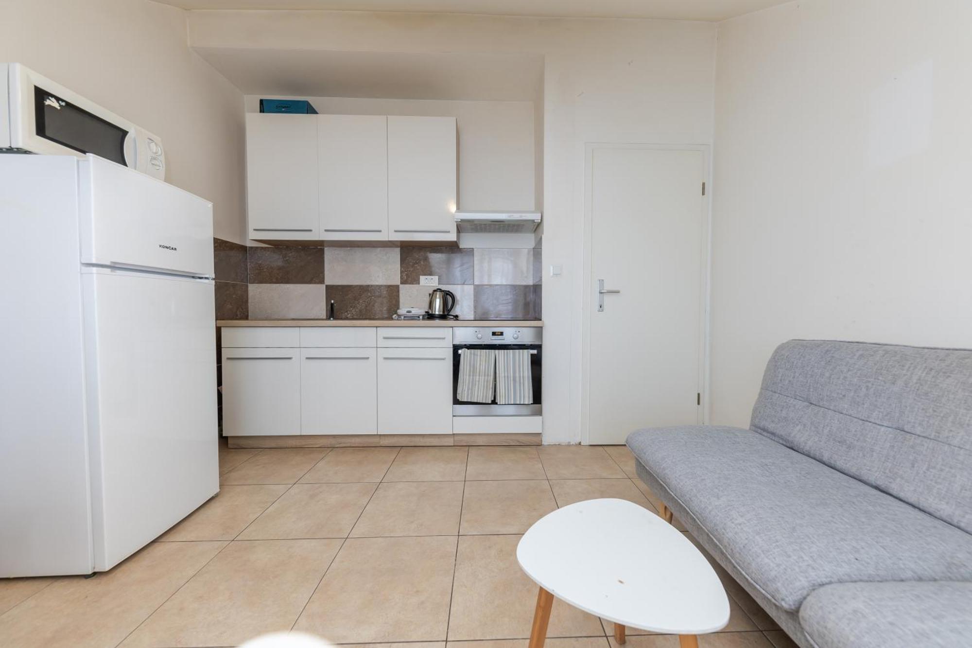 House Niko M With 6 Apartments 스플리트 외부 사진