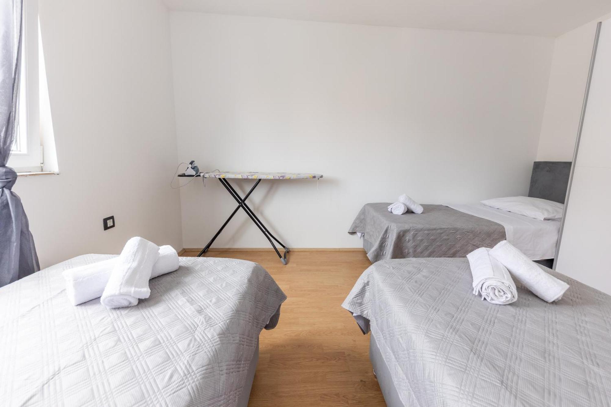 House Niko M With 6 Apartments 스플리트 외부 사진