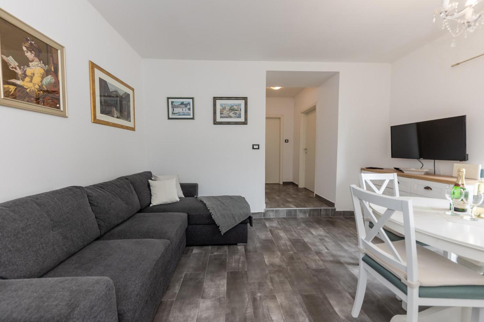 House Niko M With 6 Apartments 스플리트 외부 사진